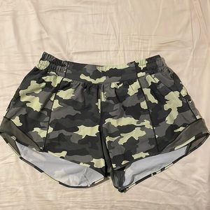 Lululemon low rise hotty hot short 4”